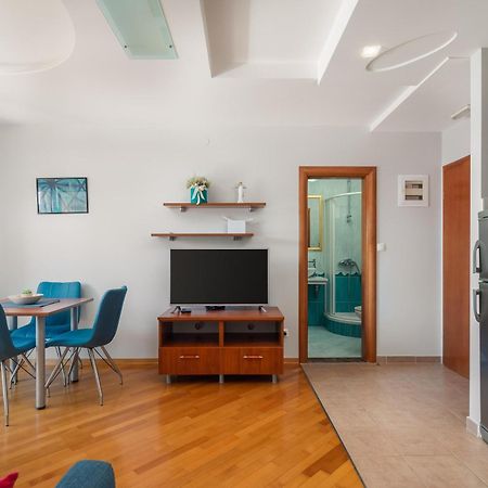 Brkic Apartments With Private Parking Makarska Esterno foto