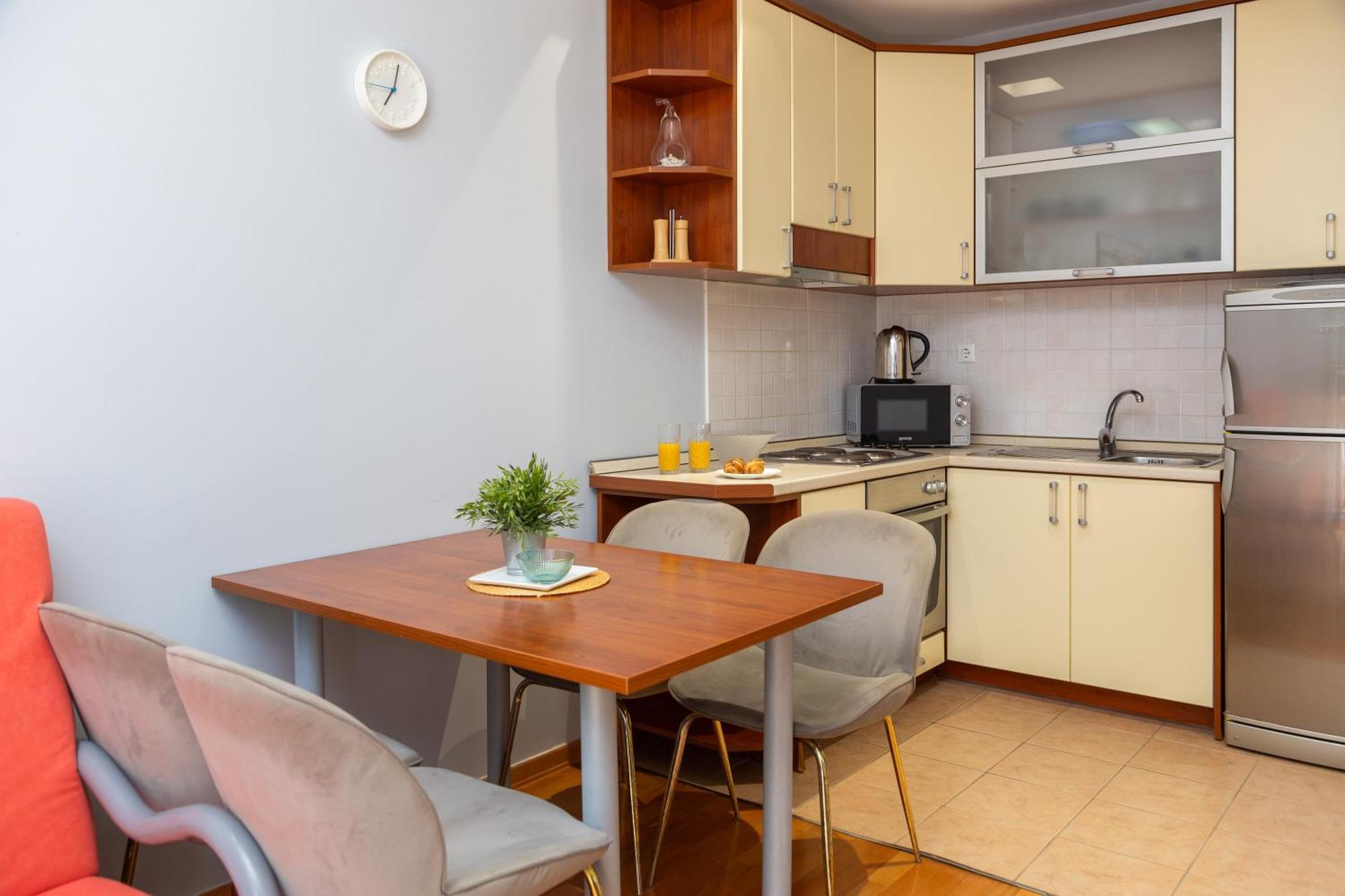 Brkic Apartments With Private Parking Makarska Esterno foto