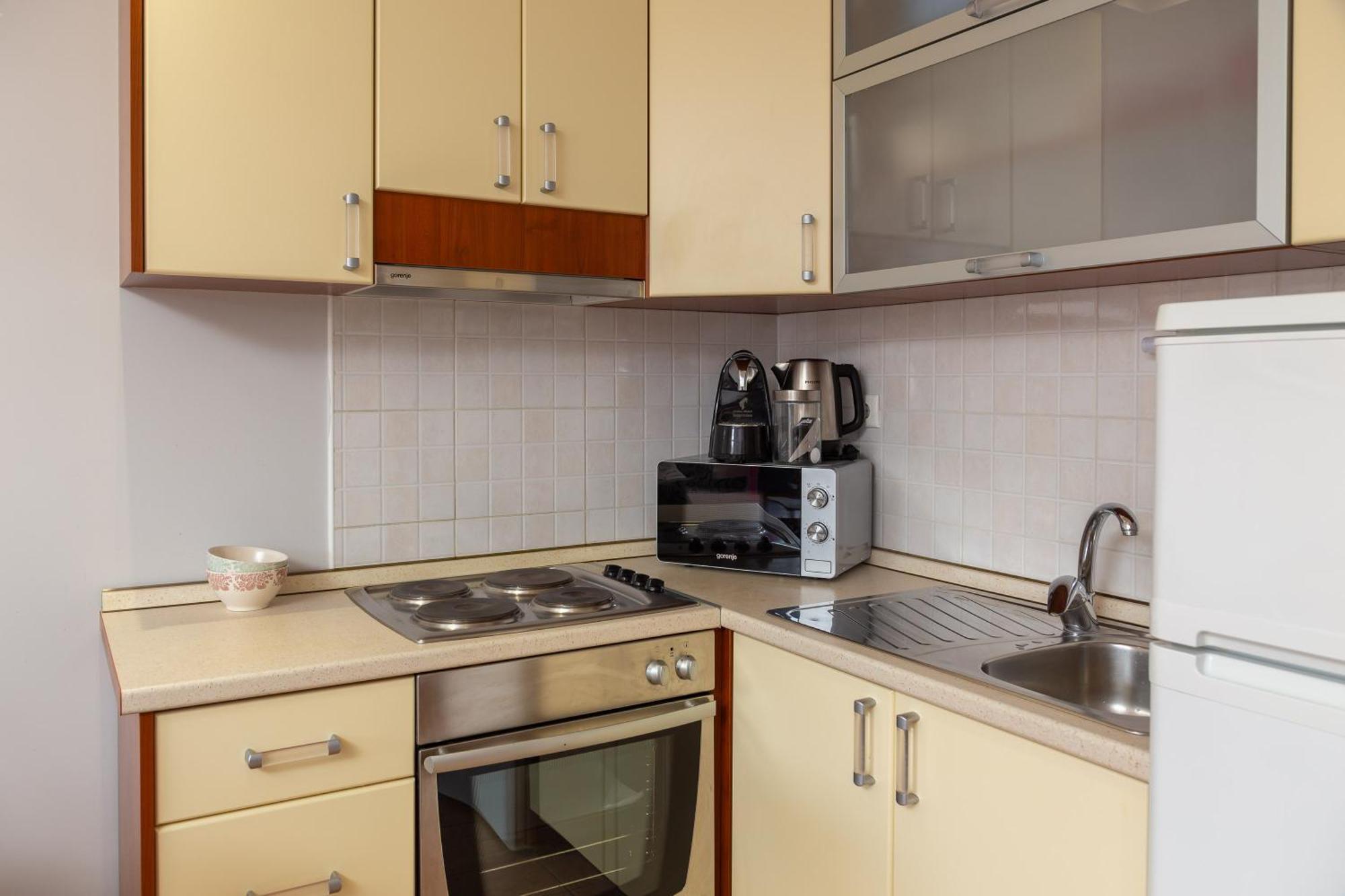 Brkic Apartments With Private Parking Makarska Camera foto